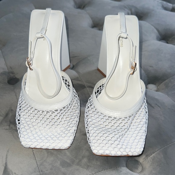 White sandals - Picture 2 of 4